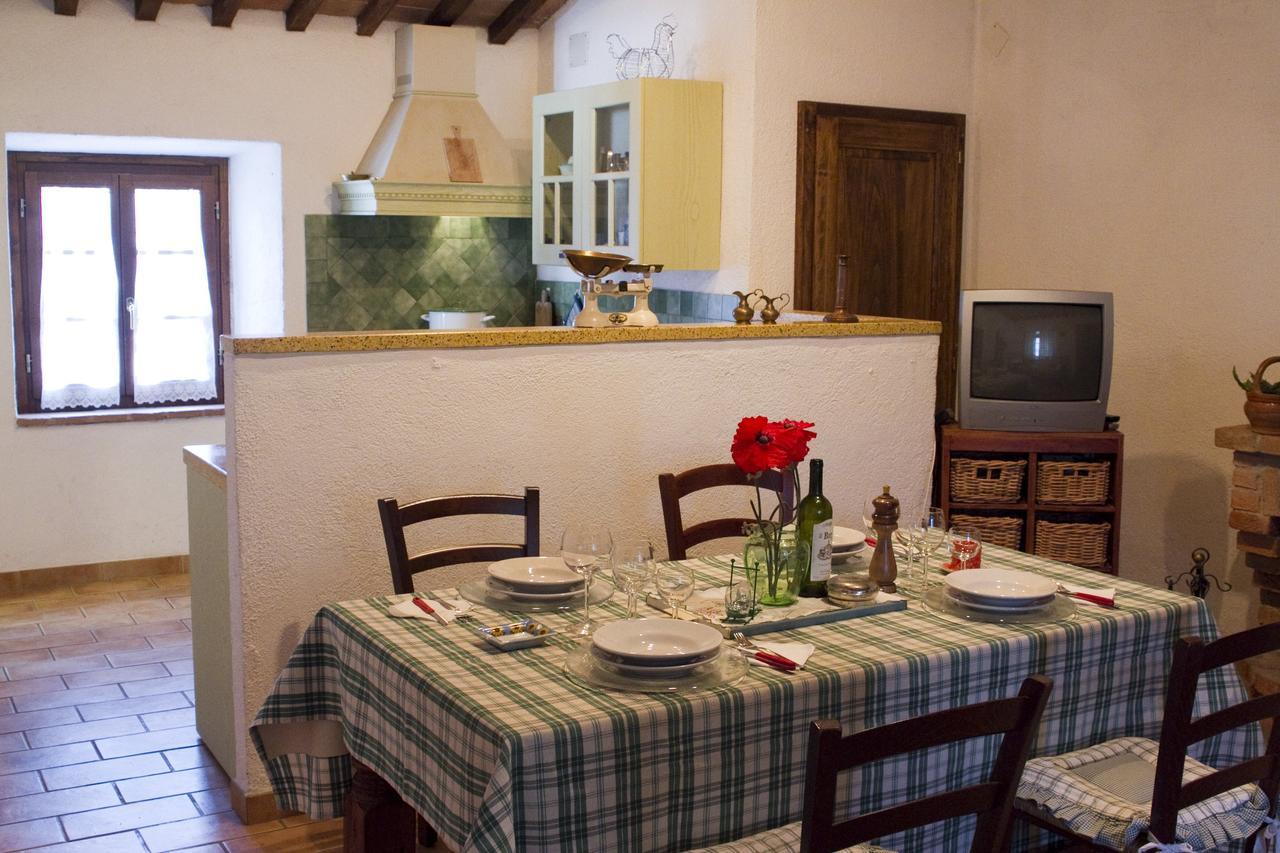 Agriturismo Santa Caterina Castelnuovo di Val di Cecina Værelse billede